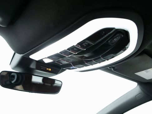 Certified 2025 Porsche Macan image 26