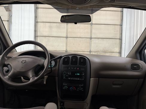 Used 2002 Dodge Caravan SE image 29