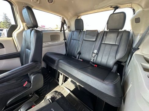 Used 2014 Chrysler Town & Country Touring FWD image 14