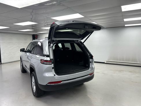 New 2025 Jeep Grand Cherokee Laredo X w/ Luxury Tech Group I image 5