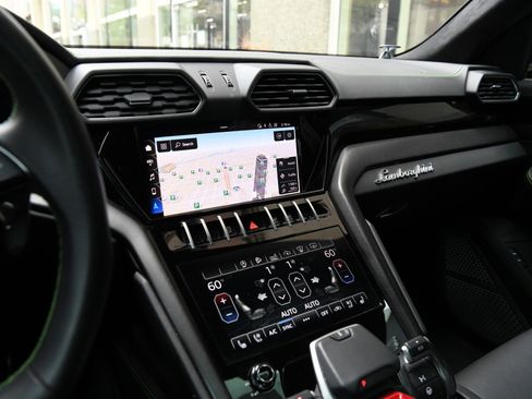 Used 2021 Lamborghini Urus image 16