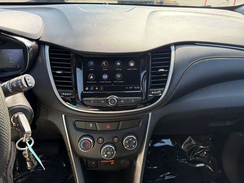 Used 2018 Chevrolet Trax LT FWD image 2