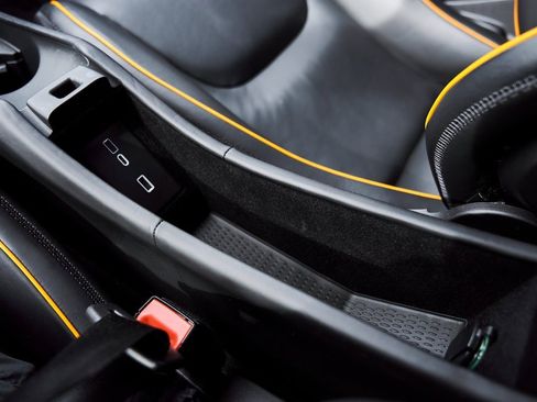 Used 2023 McLaren Artura image 57