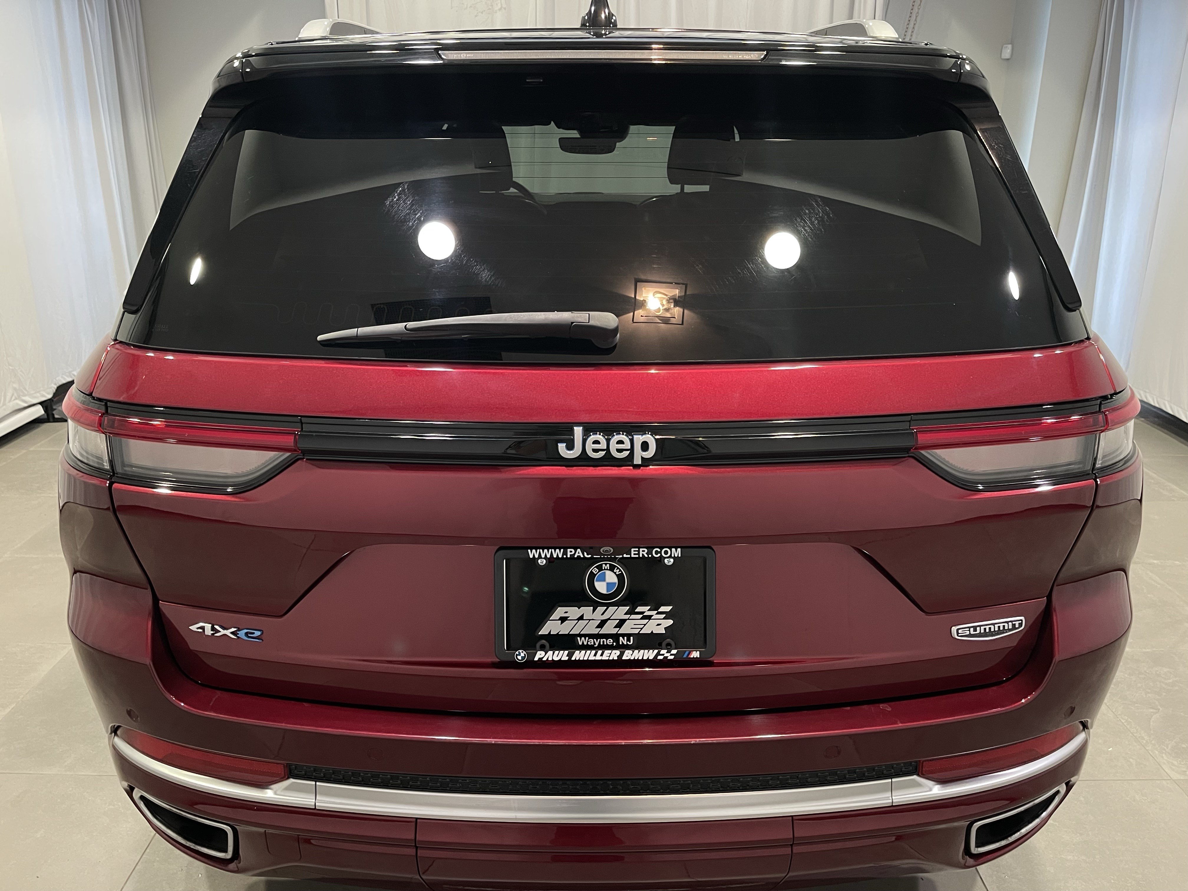 Used 2023 Jeep Grand Cherokee Summit w/ Luxury Tech Group V AWD/4WD image 5