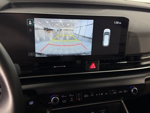 Used 2025 Kia Carnival image 21
