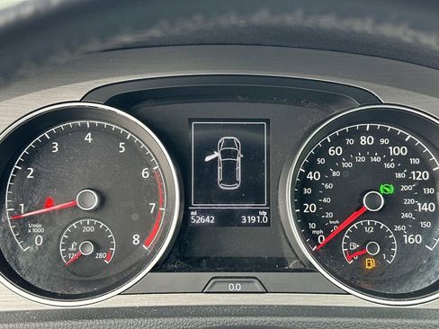 Used 2016 Volkswagen Golf S image 21