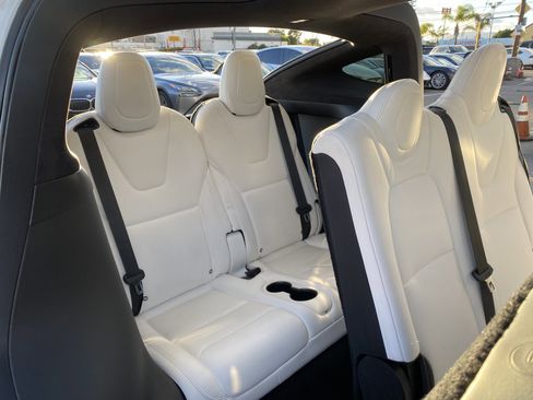 Used 2018 Tesla Model X 75D image 27