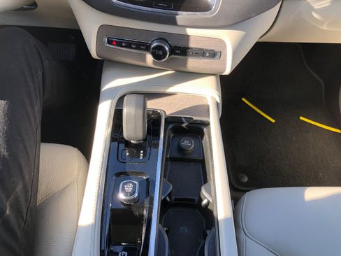 Used 2023 Volvo XC90 B6 Plus image 14