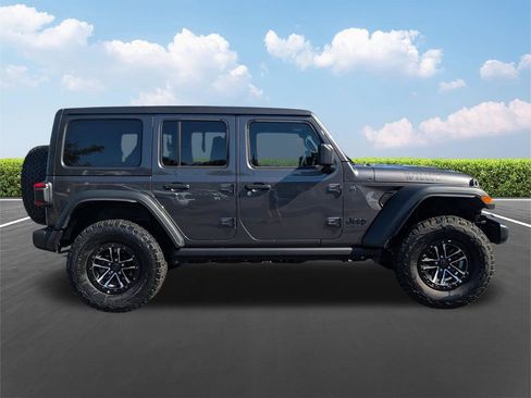 Used 2025 Jeep Wrangler Unlimited Sport AWD/4WD image 3