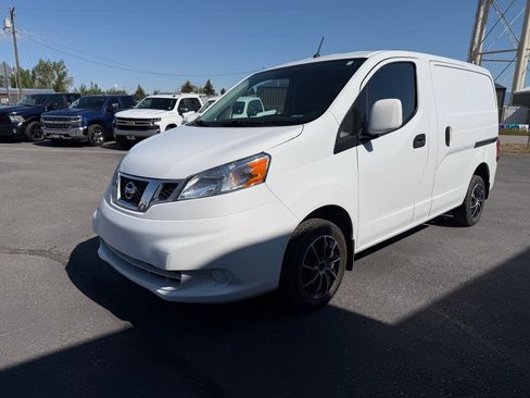 Used 2018 Nissan NV200 SV FWD image 2