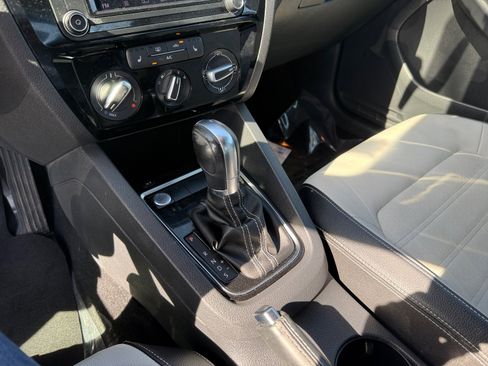 Used 2016 Volkswagen Jetta Sport FWD image 13