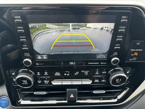 Used 2020 Toyota Highlander Limited image 17