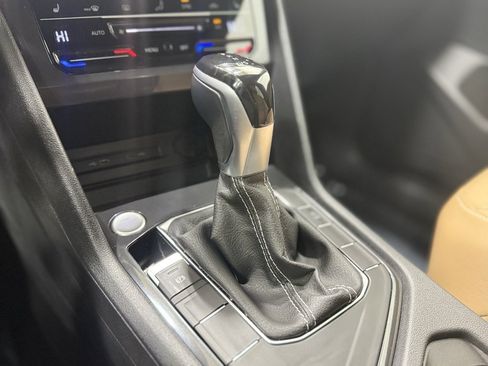 Used 2022 Volkswagen Tiguan SE image 24