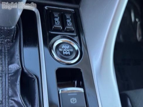 Used 2024 Mitsubishi Eclipse Cross SE image 30