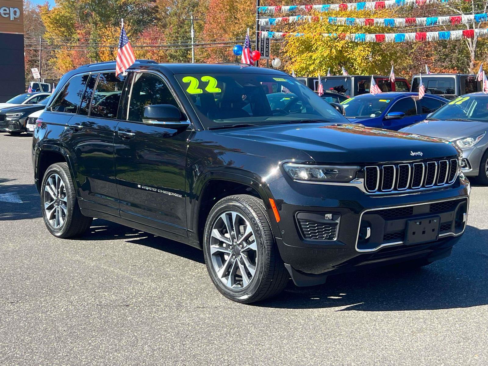 Used 2022 Jeep Grand Cherokee Overland w/ Luxury Tech Group IV AWD/4WD image 2