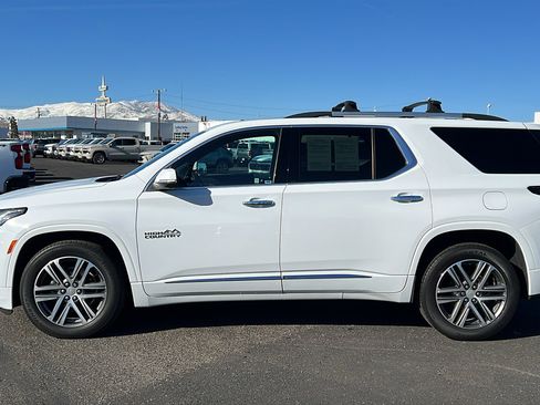 Used 2023 Chevrolet Traverse High Country image 8