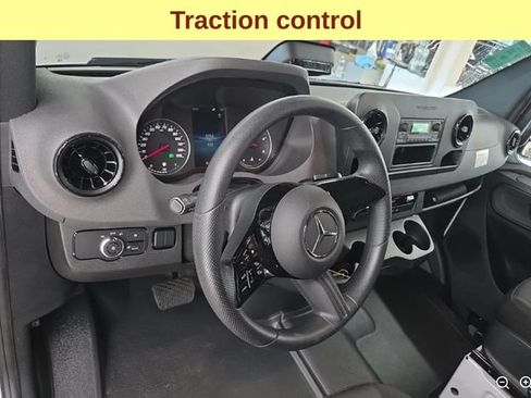 Used 2025 Mercedes-Benz Sprinter 2500 image 5