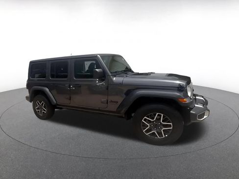 Used 2025 Jeep Wrangler Unlimited Sahara AWD/4WD image 2