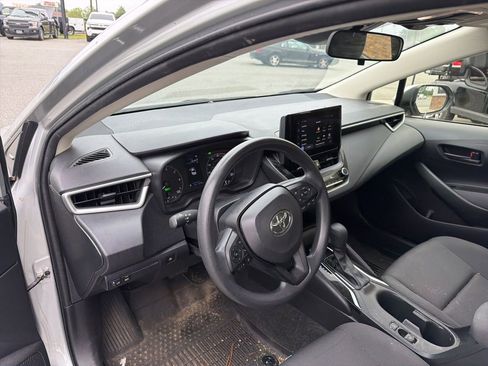 Used 2023 Toyota Corolla LE FWD image 4