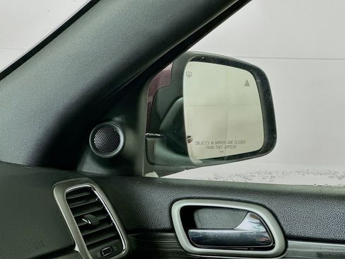 Used 2020 Jeep Grand Cherokee Laredo w/ Security & Convenience Group image 24