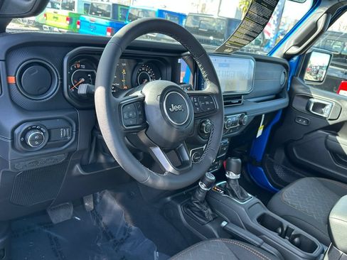 New 2026 Jeep Gladiator Mojave w/ Technology Group AWD/4WD image 18