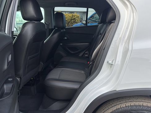 Used 2022 Chevrolet Trax LT w/ Driver Confidence Package image 18