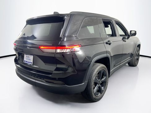 Used 2023 Jeep Grand Cherokee Altitude AWD/4WD image 5