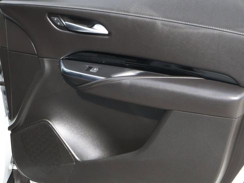 Used 2024 Cadillac XT4 Luxury w/ Cold Weather Package image 22