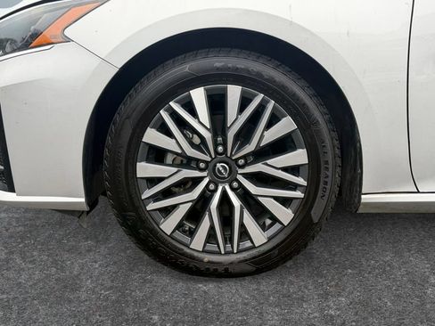 Used 2024 Nissan Altima 2.5 SV FWD image 9