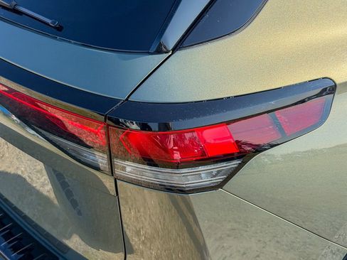 New 2026 Volkswagen Tiguan SE R-Line image 8