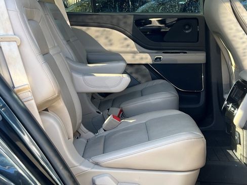 Certified 2023 Lincoln Aviator Reserve w/ Equipment Group 201A image 10