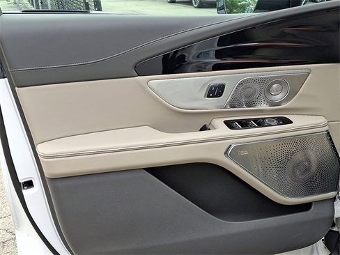 Used 2024 Lincoln Nautilus Reserve w/ Equipment Group 203A image 12