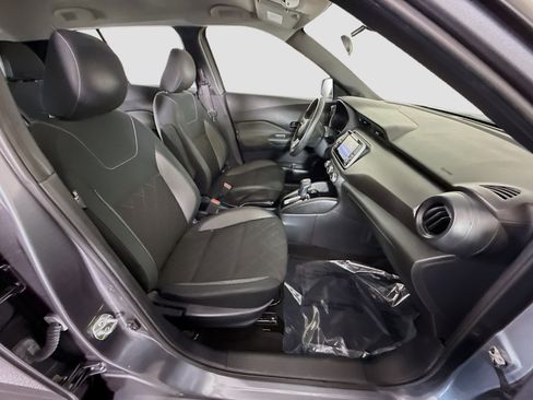 Used 2019 Nissan Kicks S image 29