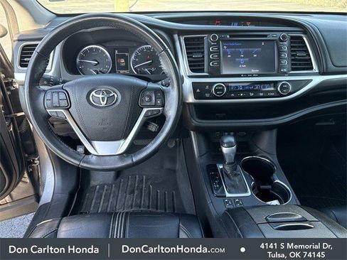 Used 2018 Toyota Highlander SE image 20