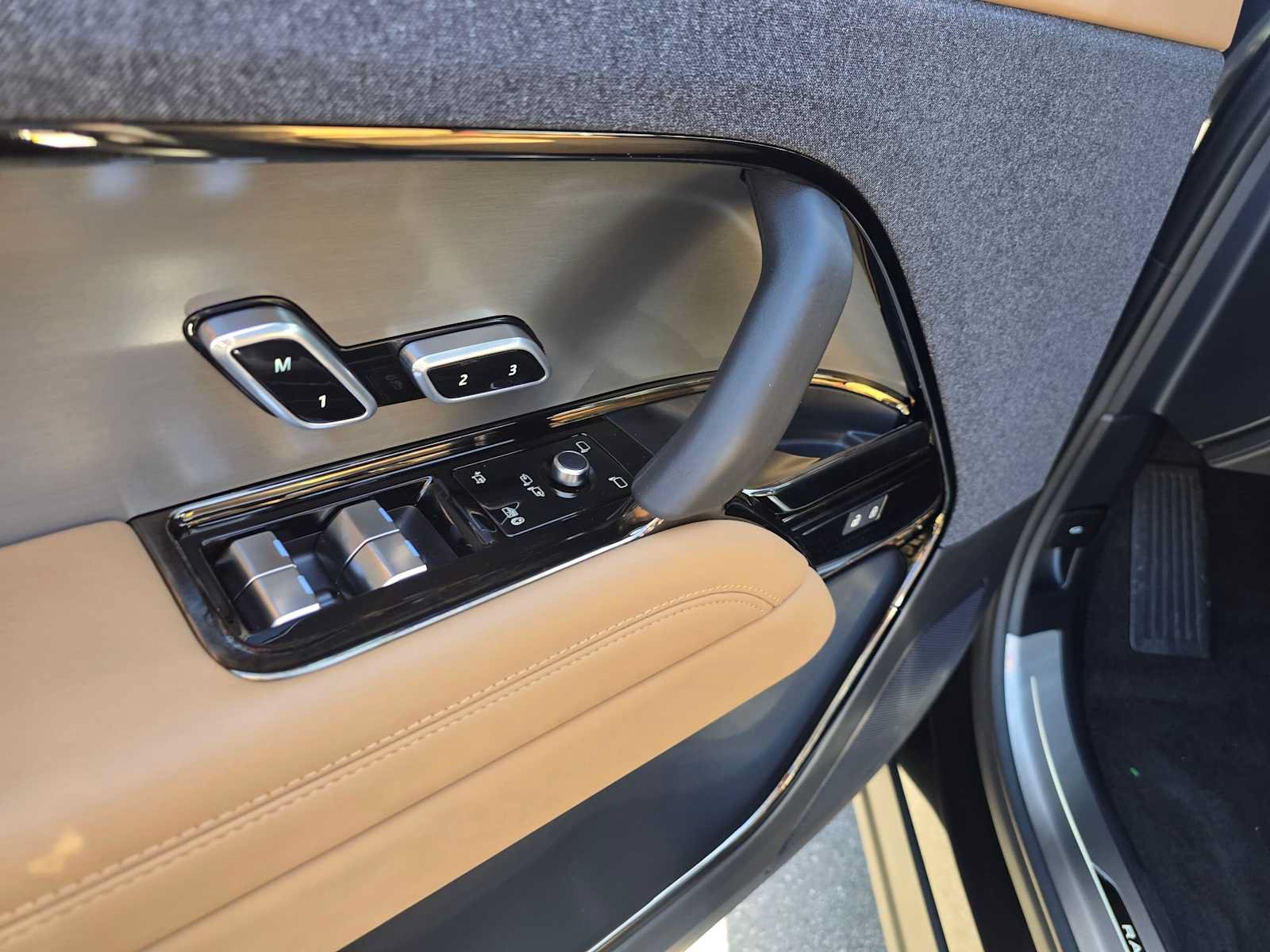 New 2027 Land Rover Range Rover Sport SE AWD/4WD image 23