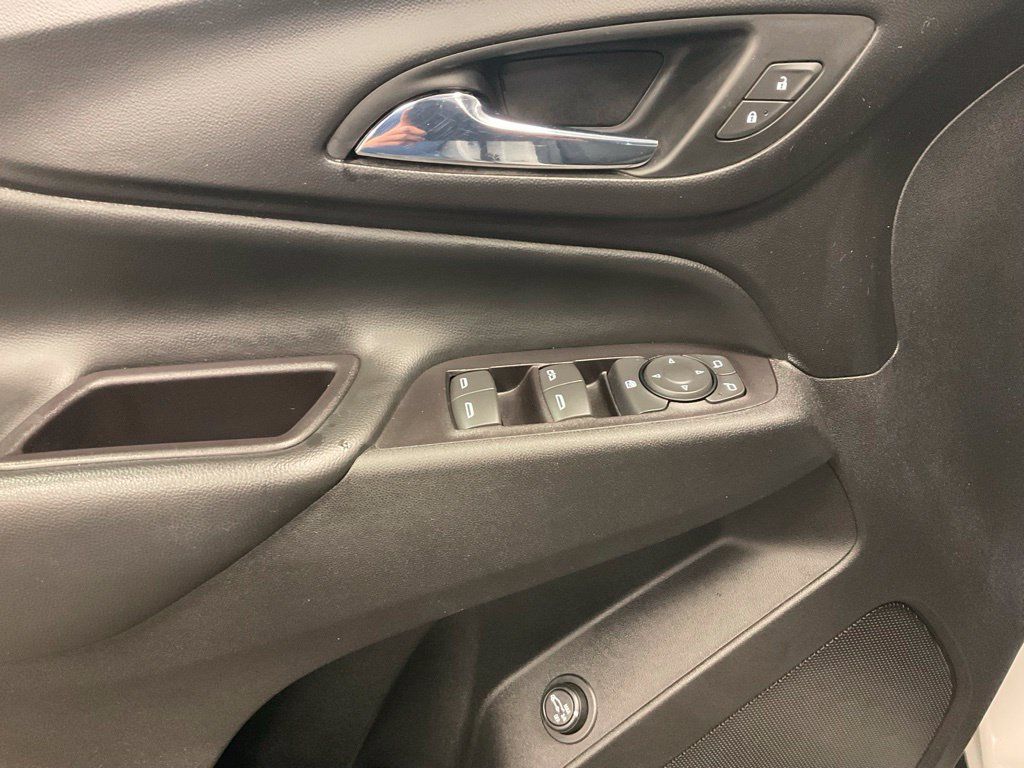 Used 2018 Chevrolet Equinox LT AWD/4WD image 18