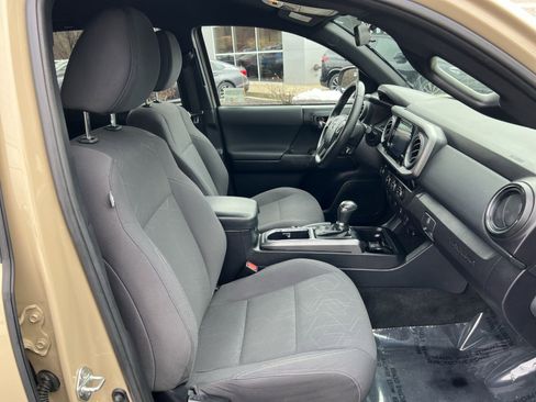 Used 2017 Toyota Tacoma TRD Off-Road w/ Tow Package image 24