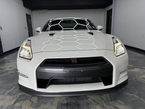 Used 2016 Nissan GT-R Black Edition AWD/4WD image 7
