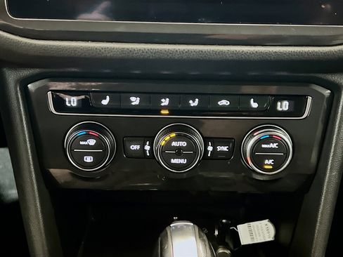 Used 2019 Volkswagen Tiguan SE FWD image 11