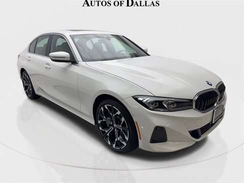 Used 2025 BMW 330i xDrive Sedan w/ Premium Package image 4