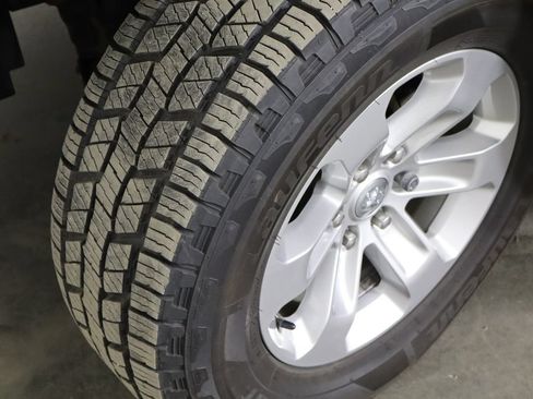 Used 2022 RAM 1500 Laramie AWD/4WD image 38