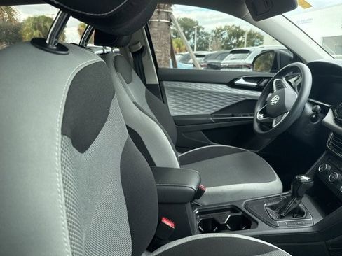 Used 2022 Volkswagen Taos S image 12