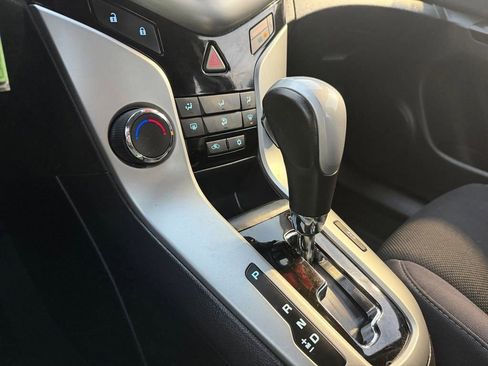 Used 2014 Chevrolet Cruze LT image 19