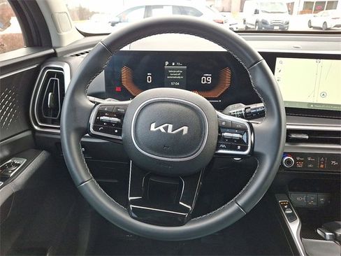 Used 2025 Kia Sorento S image 17