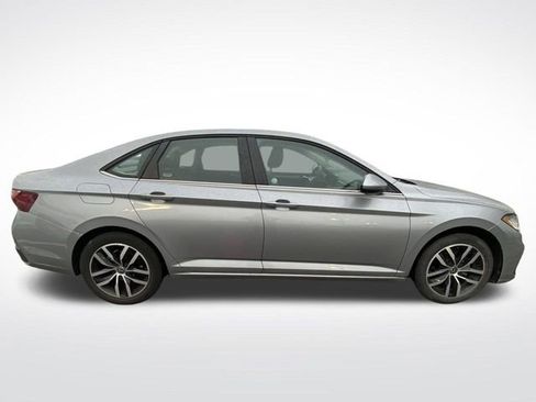 Used 2025 Volkswagen Jetta SE image 12