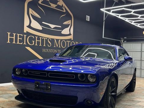 Used 2022 Dodge Challenger R/T w/ Performance Handling Group RWD image 4