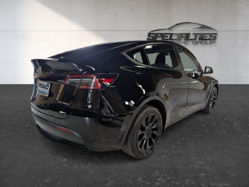 Used 2023 Tesla Model Y Long Range AWD/4WD image 10