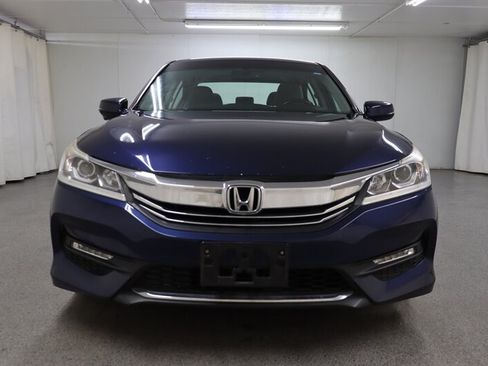 Used 2017 Honda Accord EX-L image 2