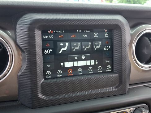 Used 2019 Jeep Wrangler Unlimited Sahara w/ Cold Weather Group AWD/4WD image 16