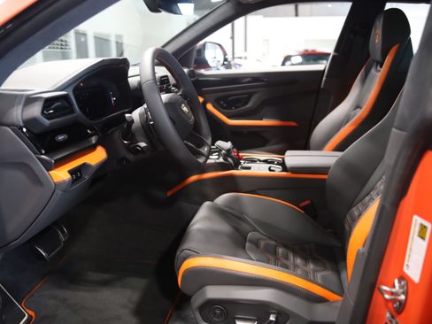 Used 2025 Lamborghini Urus SE AWD/4WD image 13